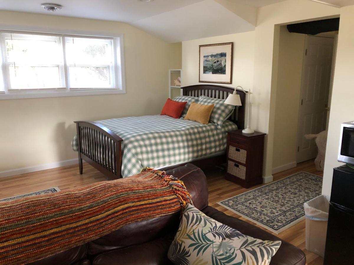 Cozy Garden Apartment Along The Shoreline 길퍼드 외부 사진